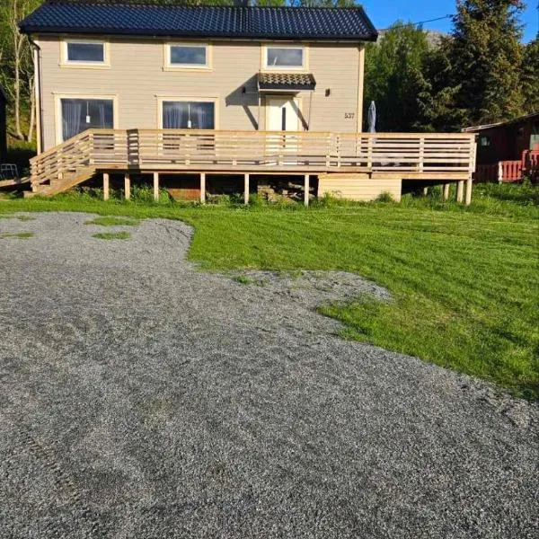 Fjordhuset på Helgelanskysten, hotel v mestu Leirfjord