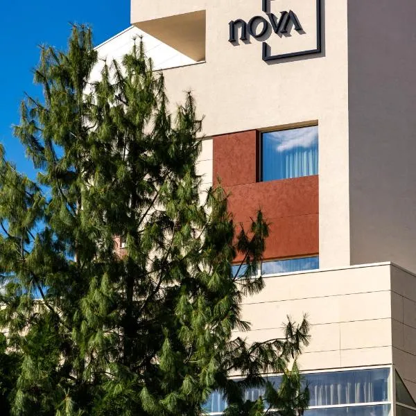 Hotel Nova Luxury, viešbutis mieste Tirgovištė