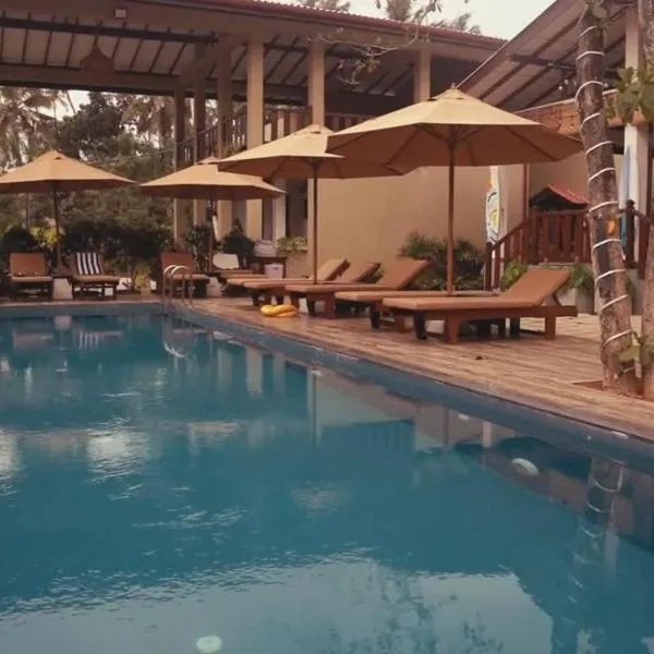 NatureSurf Villas - Private Garden Retreat at Hiriketiya Beach SPA, Surf & Relaxation, hôtel à Dikwella
