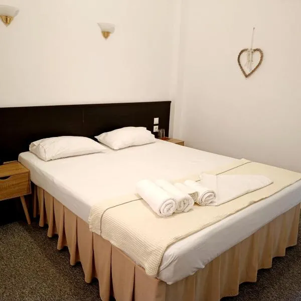 Viesnīca Galanopoulos Hotel pilsētā Lutraki