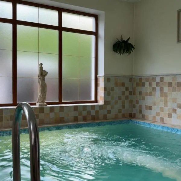 Guests house with amazing pool and sauna, viešbutis Babytėje