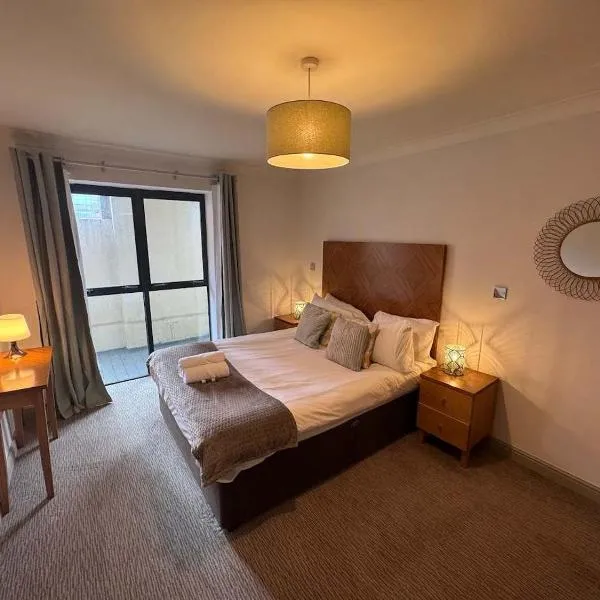 City Centre 1 Bed Apartment, хотел в Бристол