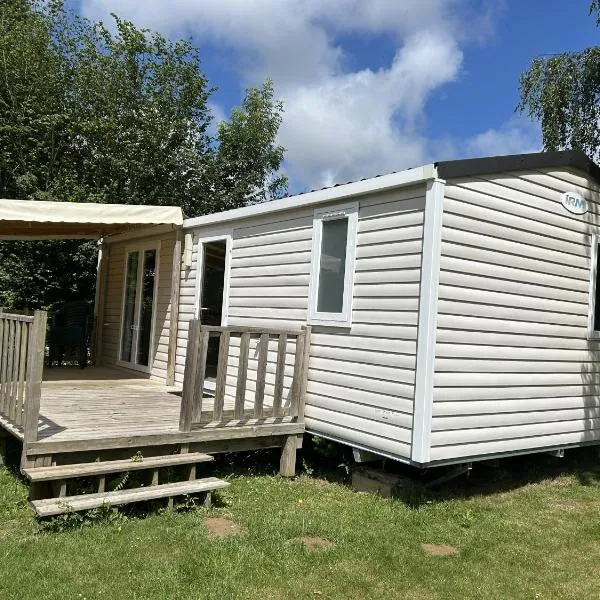 Camping le Mont Viron, hotel in Montviron