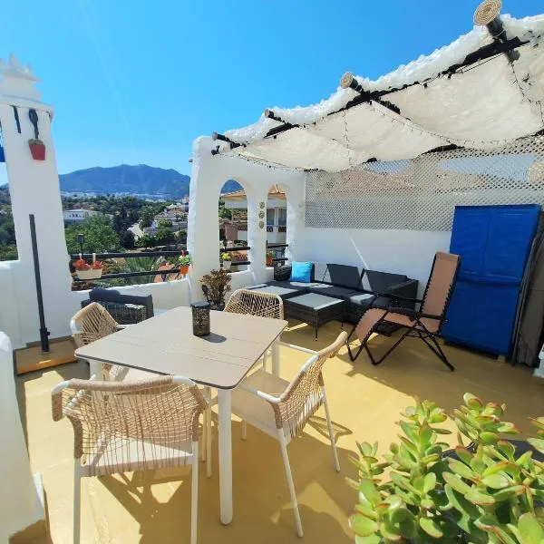 Happy Holiday Home! Pueblo Evita Charming Condo, хотел в Беналмадена