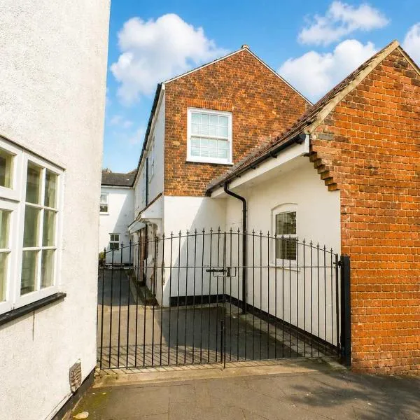 캐슬 도닝턴에 위치한 호텔 Large Apartments next to East Midlands Airport with Free Gated Parking!