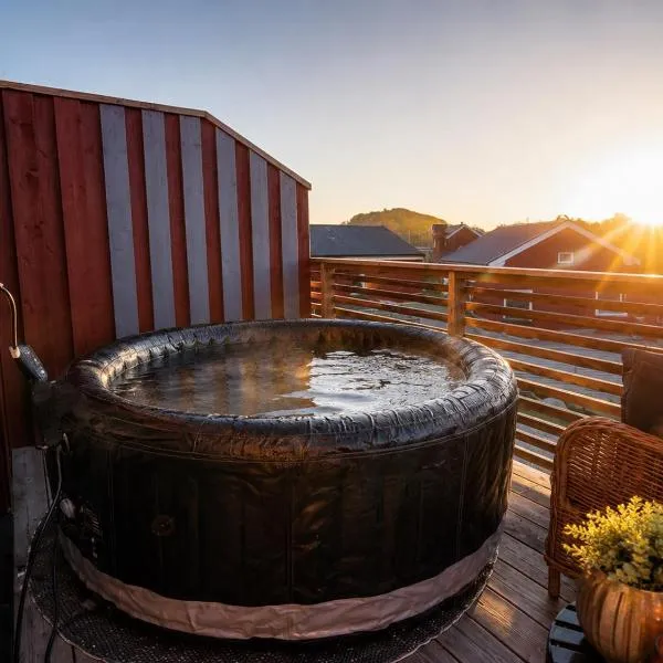 KB - Nordic Luxury Rorbu with Jacuzzi โรงแรมในสตามซุนด์