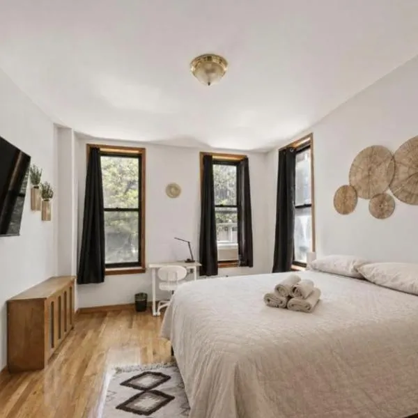 The NYC Value Room near Times Square & Broadway - Private Room with shared bathroom, hotell i New York