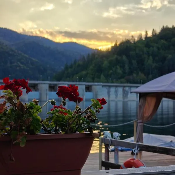 La Coca Lake House, hotel u gradu 'Bicaz'
