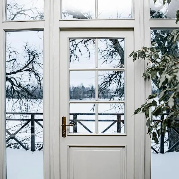 Piena māja, hotel a Kukšas