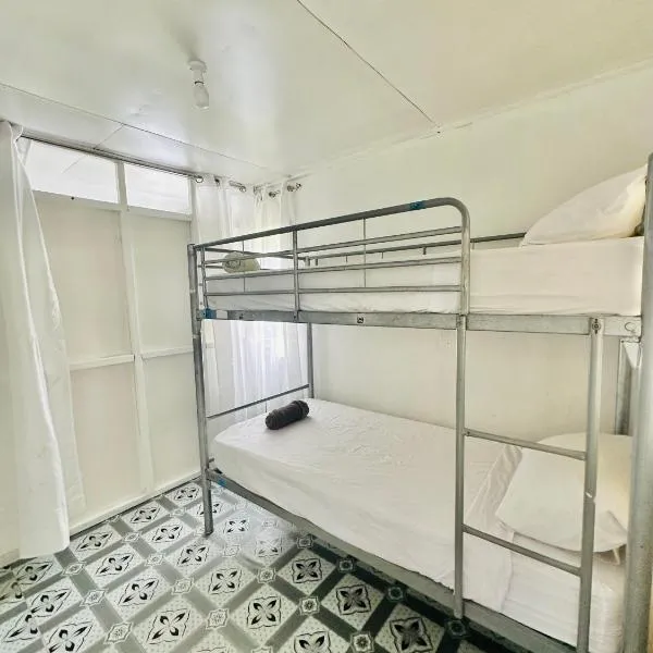 Tonga Airport Cottage - Private Twin Room with Shared Facilities - Budget Accommodation – hotel w mieście Fua‘amotu