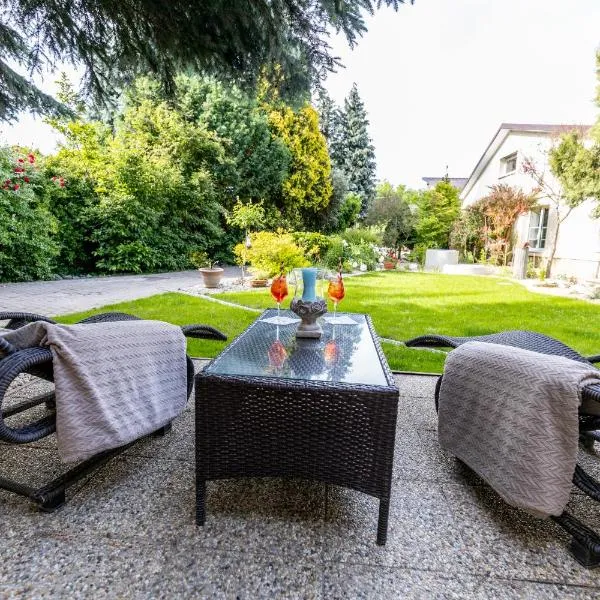 Apartman Karlina 100 m2 Terrace Garden, hotel Ipolyságon