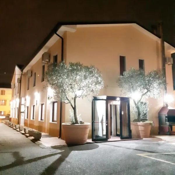 Hotel Ristorante Lilia, hotelli kohteessa Verona