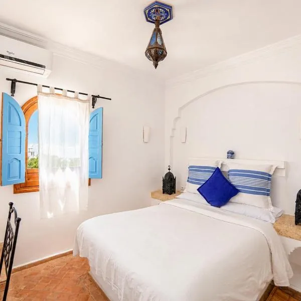 Hotel Al Alba Hammam & Restaurant، فندق في أصيلة