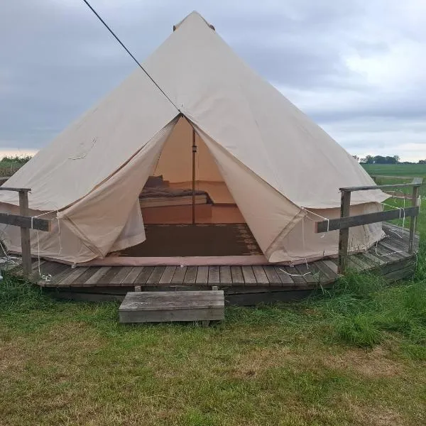 Glamping Tent 1, Cosy Farmhouse, hotel v destinaci Stege