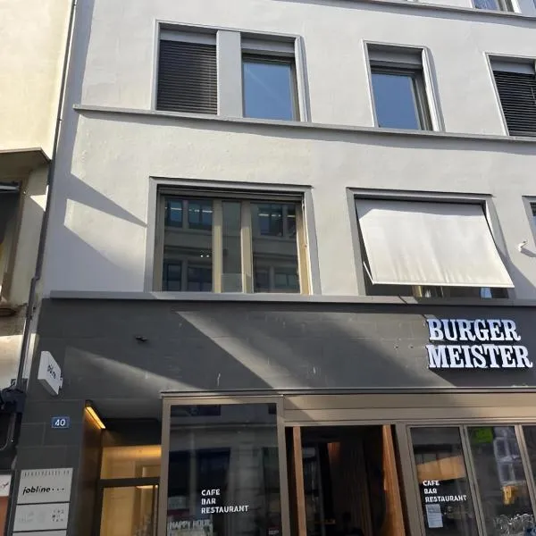 HITrental Town Hall Apartments, hotel di Basel