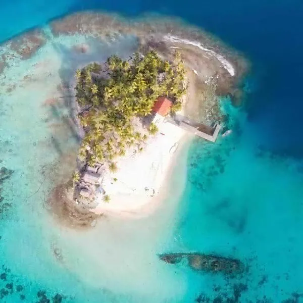 Cabaña frente al mar de Guna Yala Isla del Barco hundido, hotel Achoertupo városában