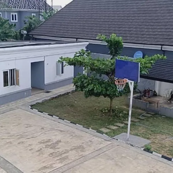 House One Apartment, hotel sa Akure