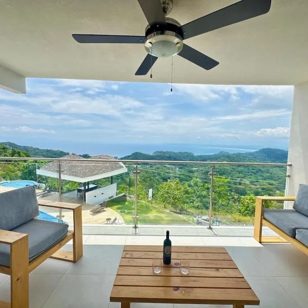 Ocean-View Condo with Infinity Pool Sunset Escape, khách sạn ở Jacó