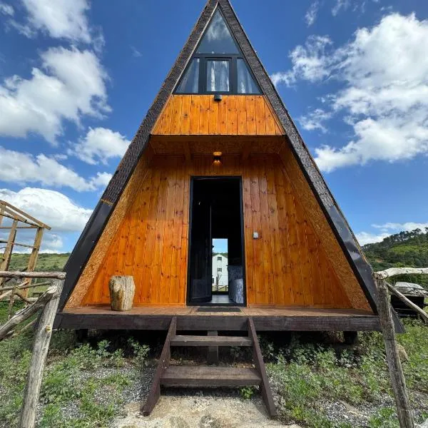 Cozy Lakefront Cabin - Myselim, hotel em Shkodër