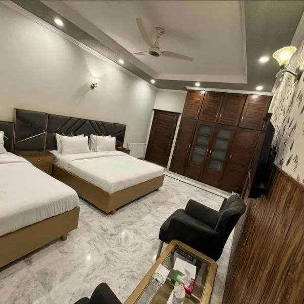 Galaxy Family Hotel Karachi Airport، فندق في كراتشي