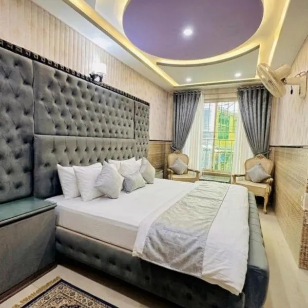 FAKHAR INTERNATIONAL HOTEL! ONE minute walk From MALL ROAD MURREE l Hot Water l Backup Light l Covered Car Parking l, hotel em Murree