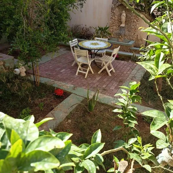 139 Taormina Apartment, hotel sa St Paul's Bay