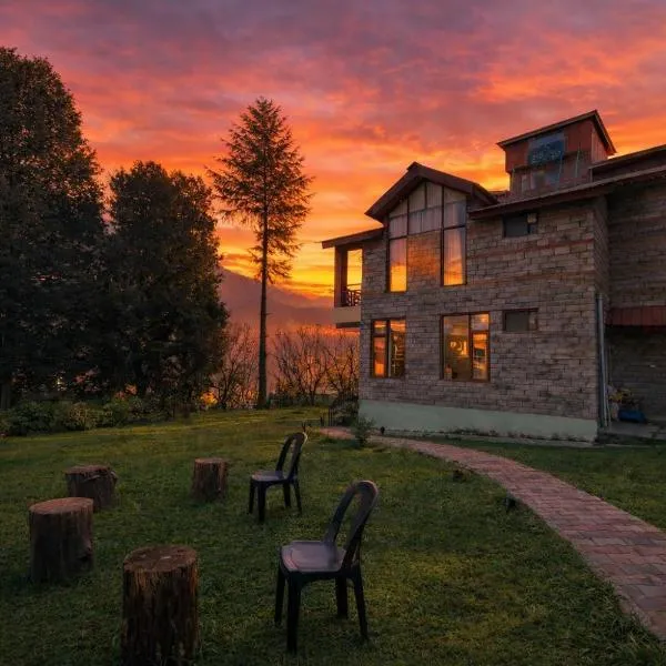 4 Bedroom Luxury Bungalow In Manali With Beautiful Scenic Mountain & Orchard View - #Private Bungalow #Premium Big rooms #Parking #Guest Preferred – hotel w mieście Manāli