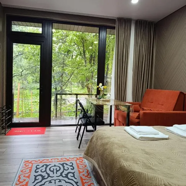 Ganbar Guest Houses, hotell i Teploklyuchinskoye