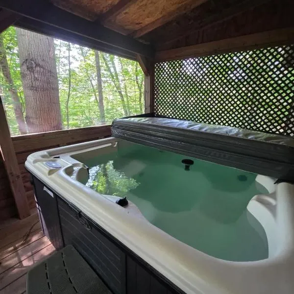 The Old Moonshiners at Avenwood Cabins, hotel in New Straitsville
