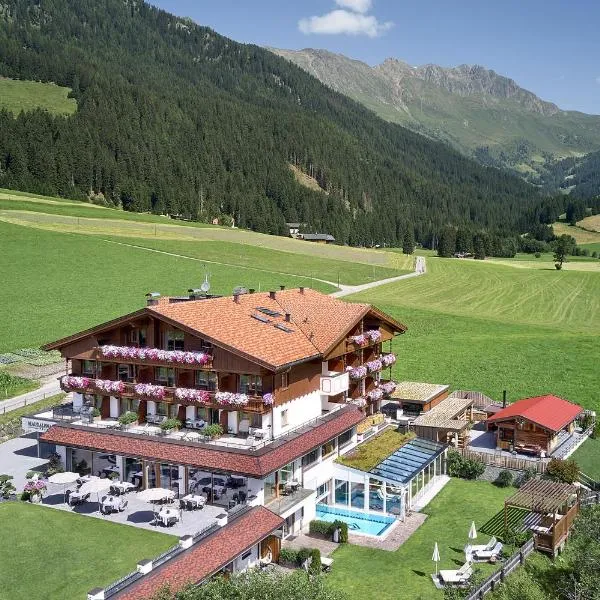 Vitalpina Hotel Magdalenahof: Valle Di Casies'te bir otel