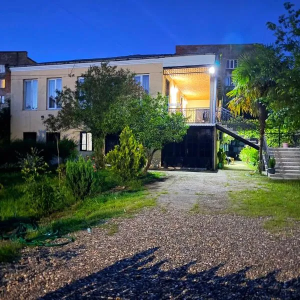 Hotel DADU, hótel í Samtredia