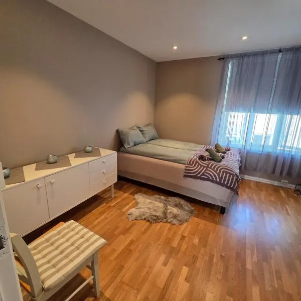 Stay right in the heart of Haugesund city center, hotel sa Haugesund