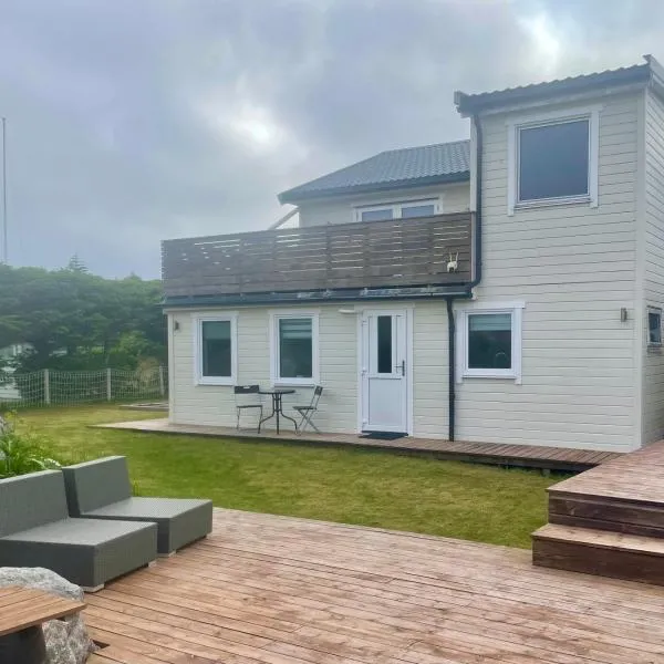 Apartment Frøya، فندق في Sætra