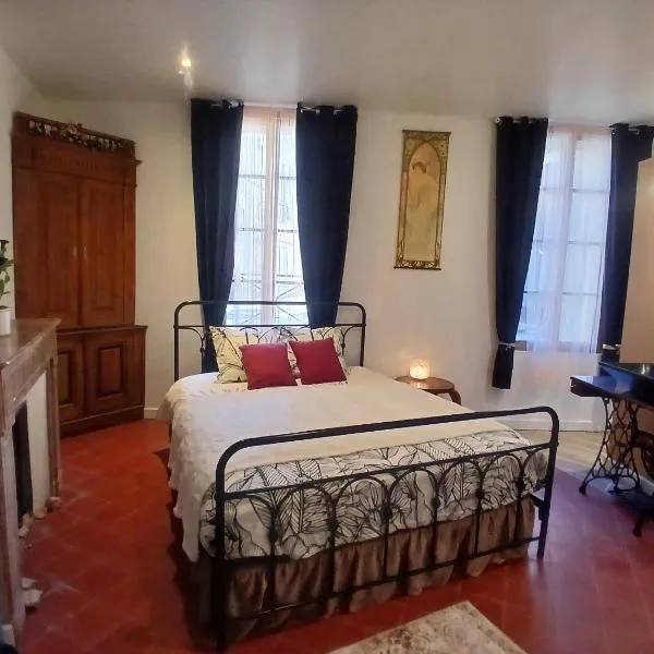 La vieille dame โรงแรมในCreissan