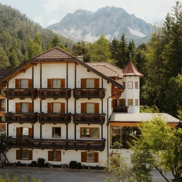 Hotel Chalet Corso, hotel em San Vigilio Di Marebbe