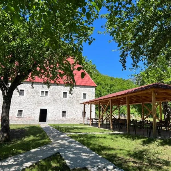 Bujtina Shpjia e Gjyshit, hotel in Ndërlysaj