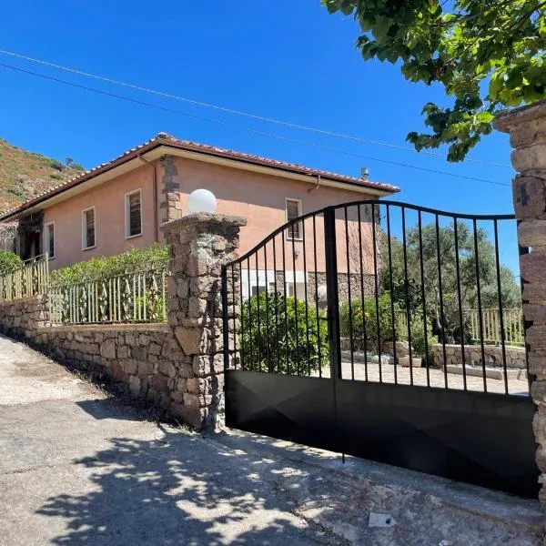 Villa Rosmarino sea view, hotel in Capraia