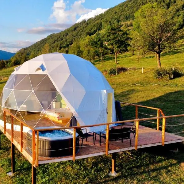 Starry Dome - Manta's Retreat Glamping Cornereva, hotel v destinaci Cornereva