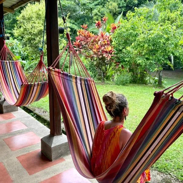 RIVER SIDE LODGE, hotel sa Horquetas