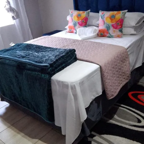 Tourist Guest House Accommodation, hotel en Mahikeng