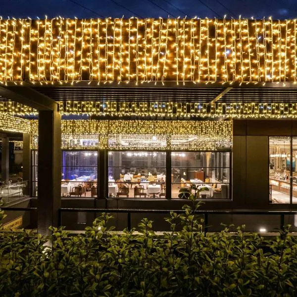 Movenpick Living Istanbul West, hotel em Istambul