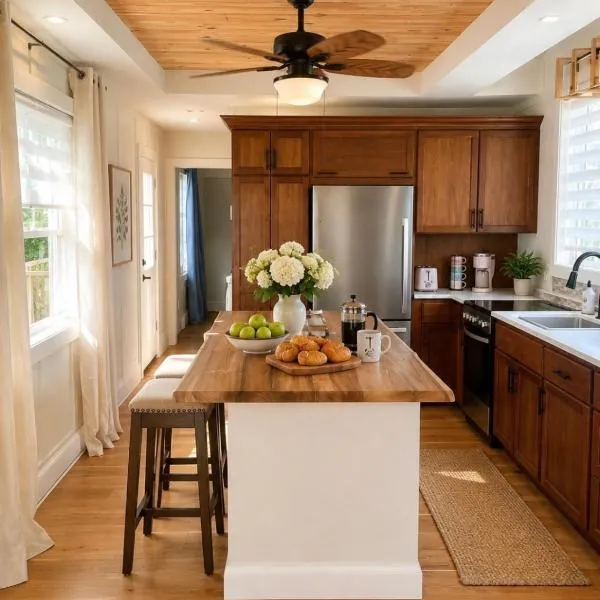 Honey & Hook Tiny Home with Breakfast、セント・キャサリンズのホテル