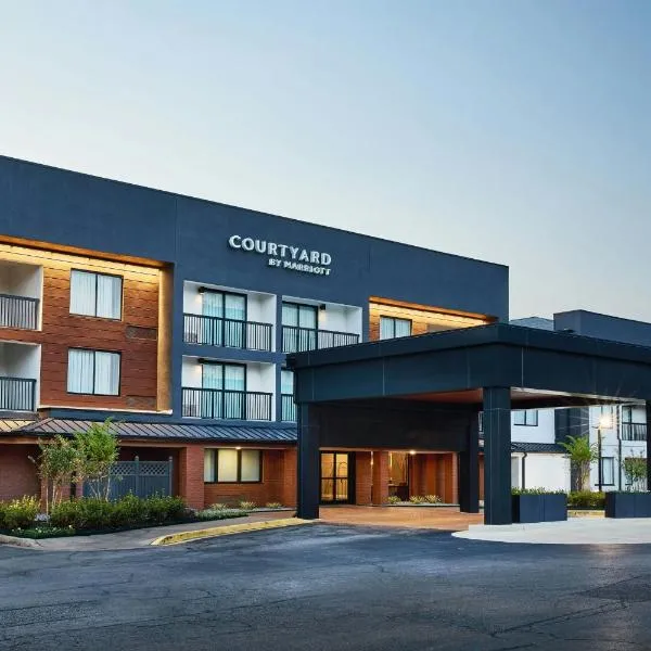 Courtyard Memphis Germantown, khách sạn ở Memphis