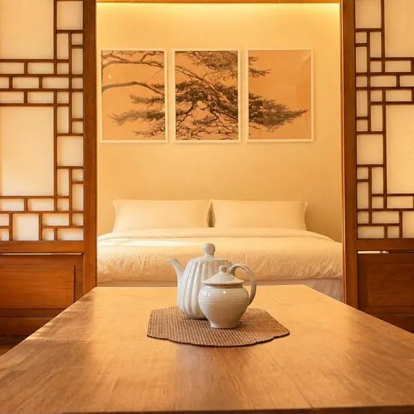 By the palace 고택 송가헌, hotel sa Seoul