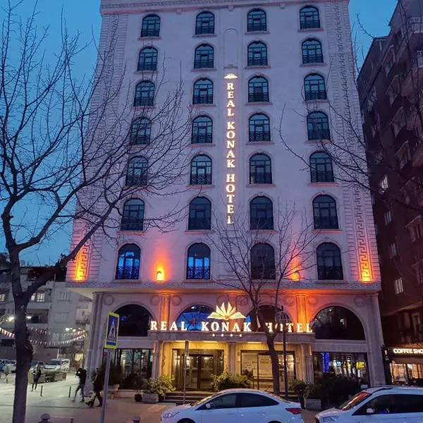 Real Konak Hotel، فندق في Demiryol