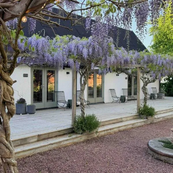 Wisteria Österlen, hotel in Simrishamn