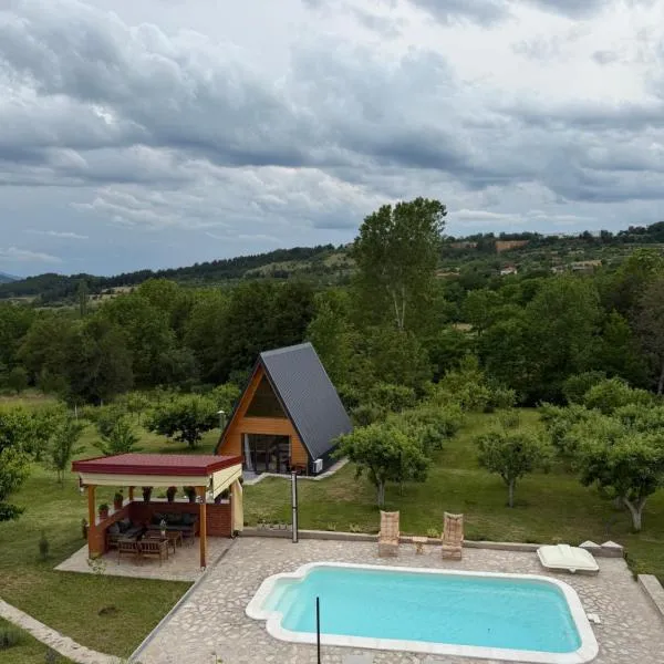 A-frame Cabin with Private Pool in Nature, hotel a Makedonska Kamenica