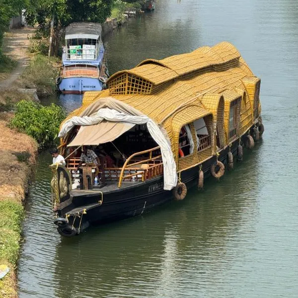 Aura Houseboats, hotell i Alleppey