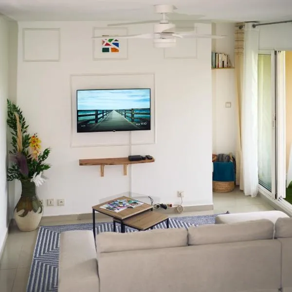 Maison Kanelle - Elegant duplex avec accès plages et casino à pied, hotel v destinaci Le Gosier