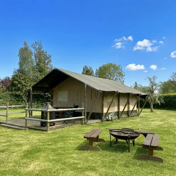 The Firs Glamping, hotel en Welland